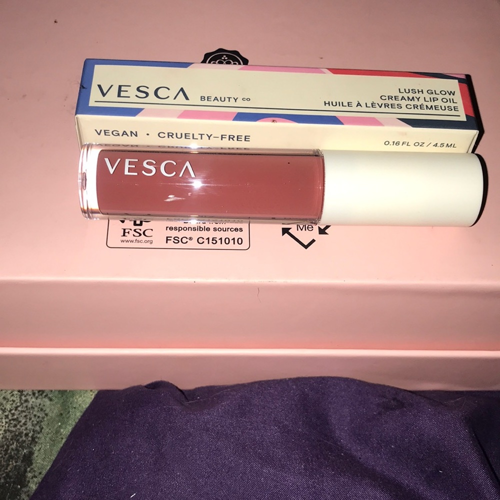 Vesca Lush Glow Creamy Lip Oil New/opened only for picture